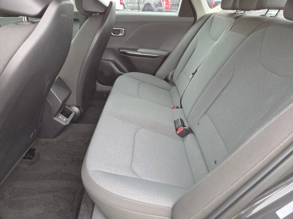 Used 2025 Kia K4 LXS image 17