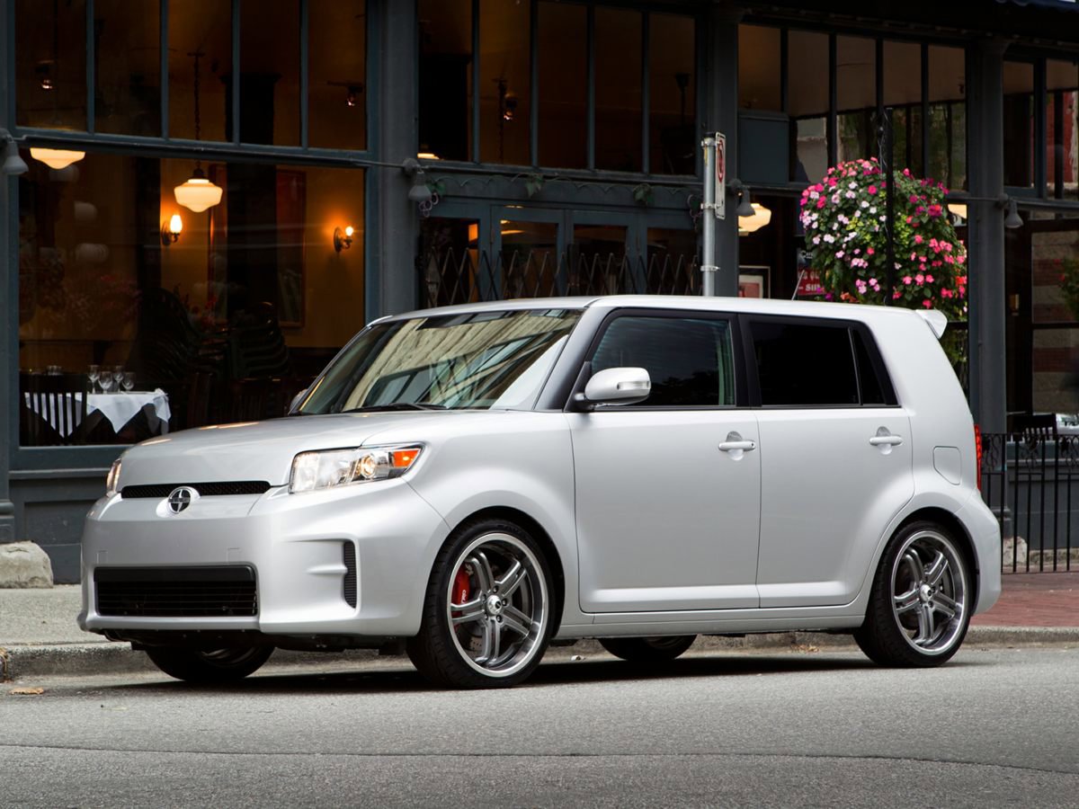 Used 2012 Scion xB FWD image 1