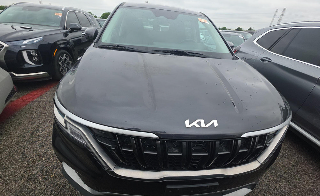 Used 2024 Kia Carnival LX FWD image 2