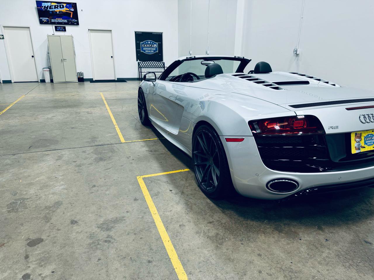 Used 2012 Audi R8 V10 w/ Enhanced Leather Pkg AWD/4WD image 23