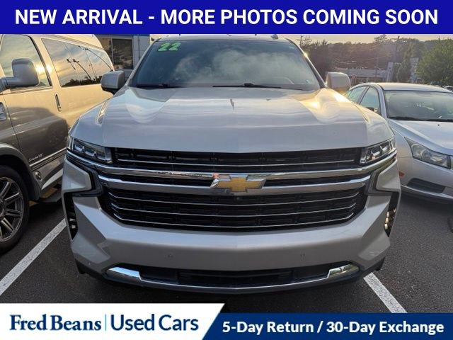 Used 2022 Chevrolet Suburban LT w/ Luxury Package AWD/4WD image 2