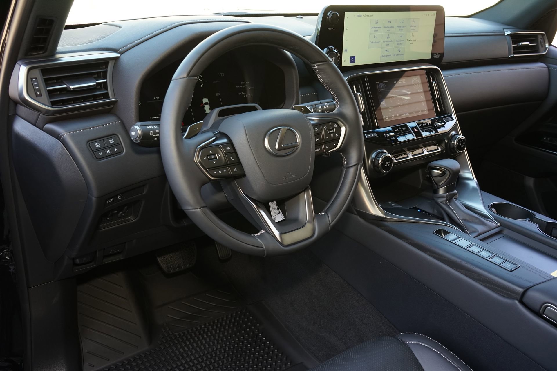 Used 2025 Lexus LX 600 4WD w/ Accessory Package (2T) image 9