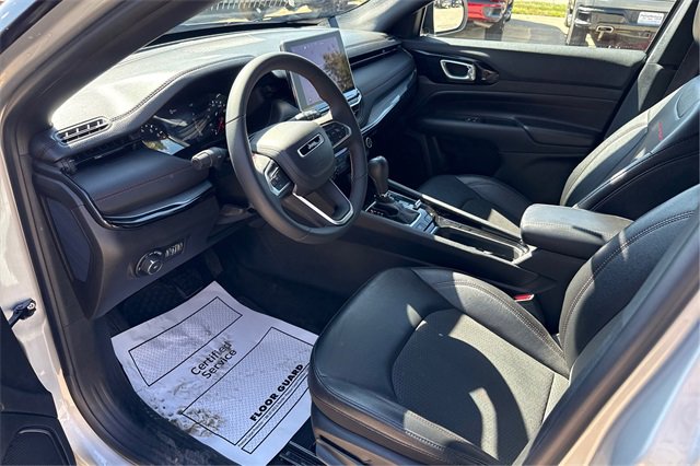 Used 2024 Jeep Compass Trailhawk image 9