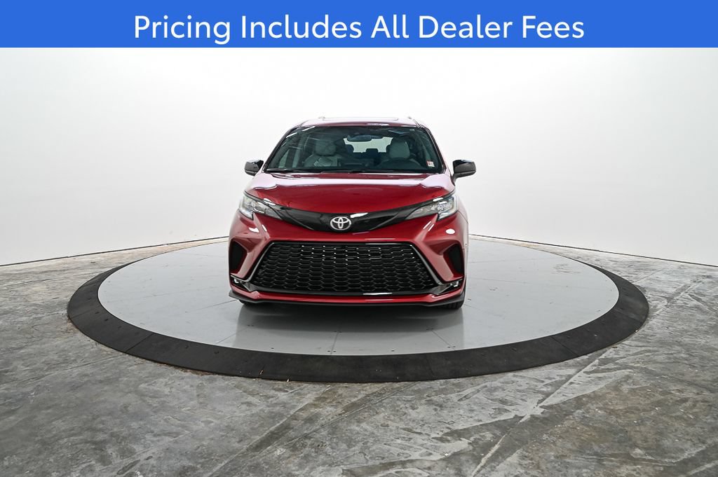 New 2026 Toyota Sienna XSE FWD image 2