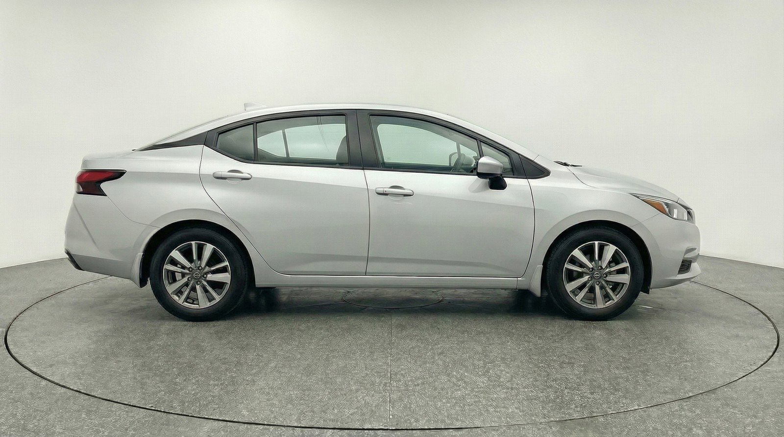 Used 2025 Nissan Versa SV FWD image 8