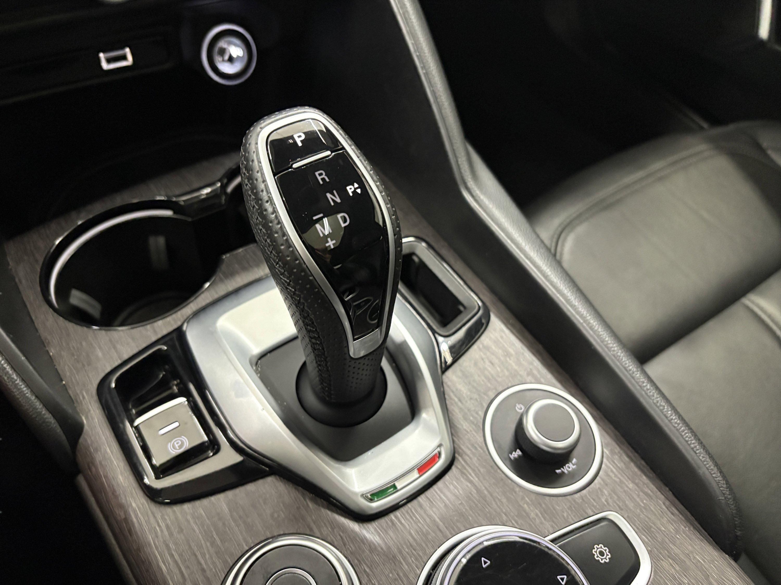 Used 2022 Alfa Romeo Giulia Ti AWD/4WD image 14