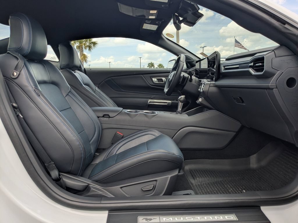 Used 2025 Ford Mustang GT Premium RWD image 17