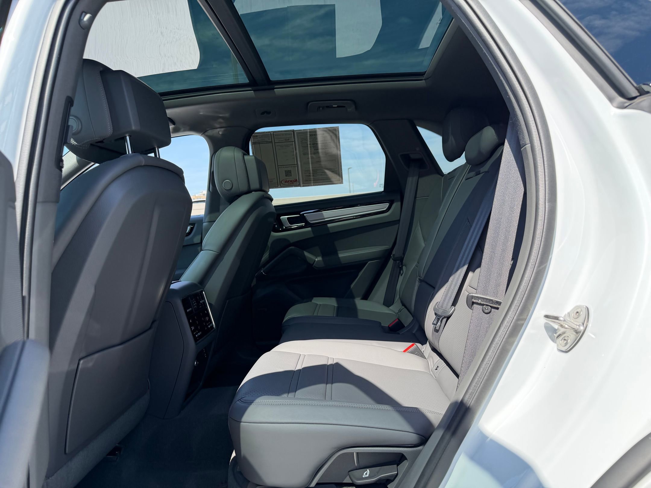 Certified 2023 Porsche Cayenne Platinum Edition image 22