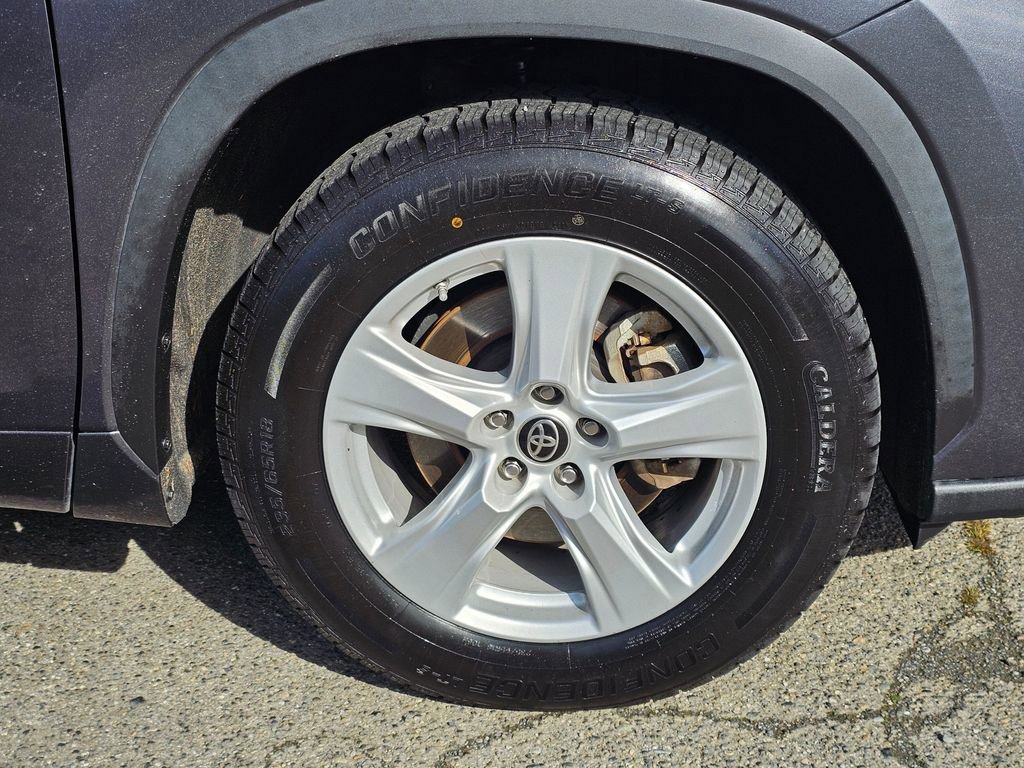 Used 2021 Toyota Highlander LE image 10