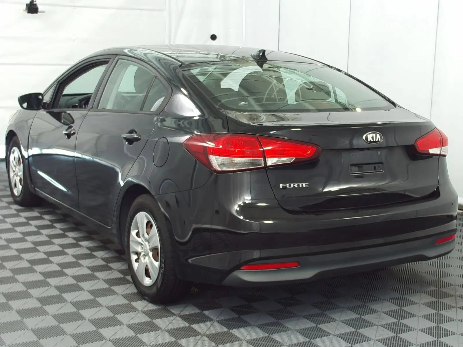 Used 2018 Kia Forte LX w/ LX Rear Camera Package FWD image 2