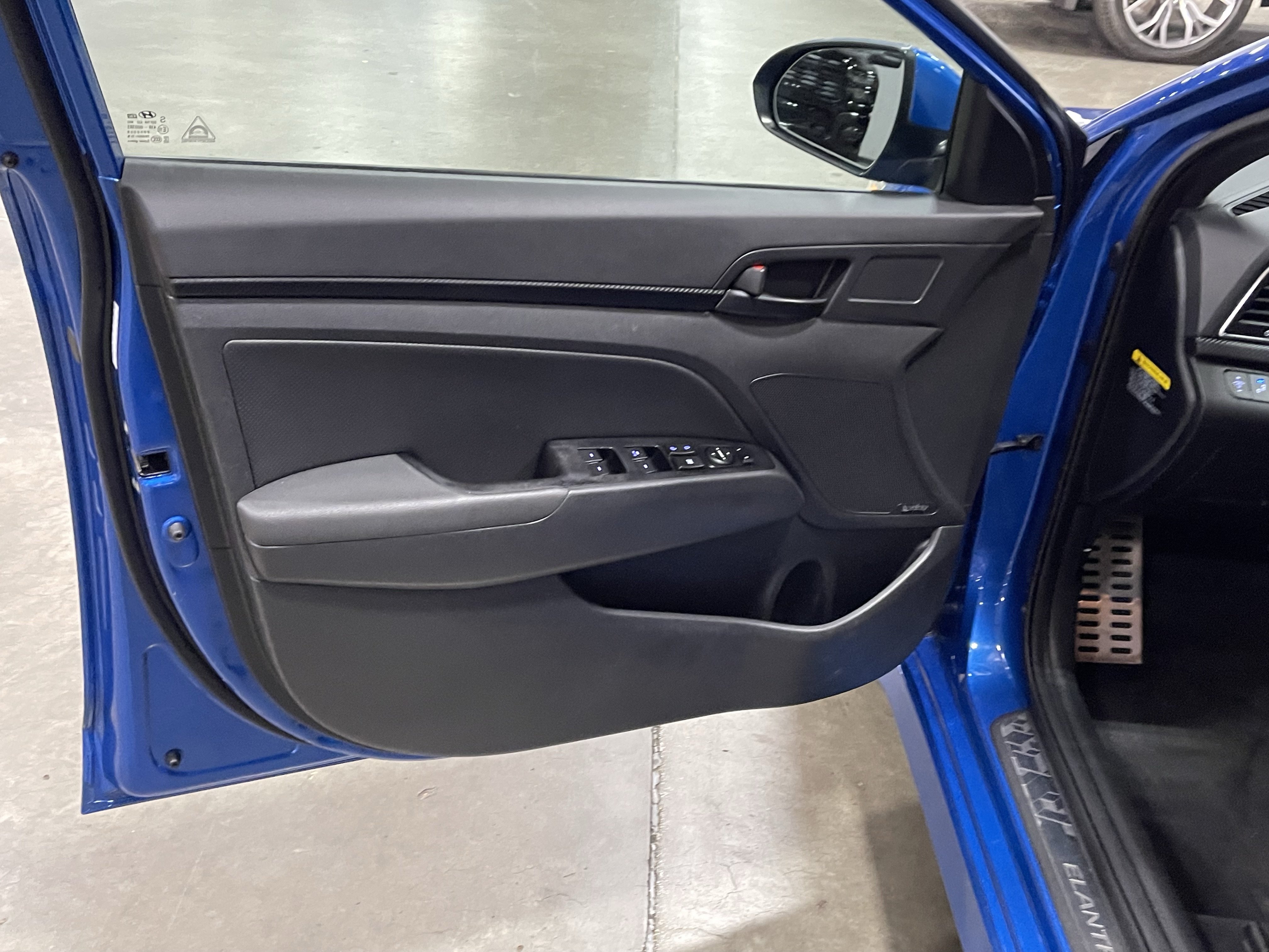 Used 2018 Hyundai Elantra Sport w/ Sport Premium Package 03 FWD image 17