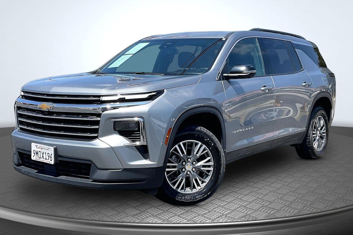 Used 2024 Chevrolet Traverse LT FWD image 12