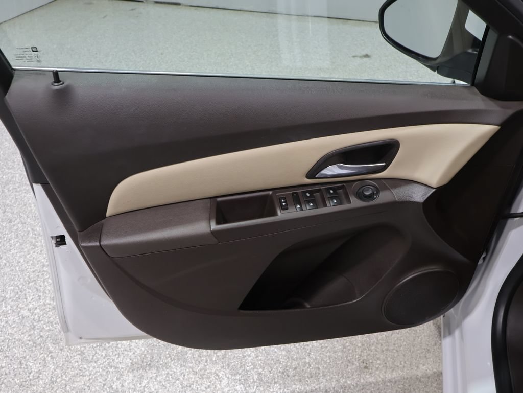 Used 2015 Chevrolet Cruze LT FWD image 12