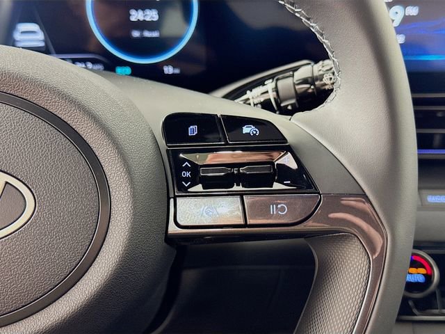 New 2025 Hyundai Elantra SEL image 17