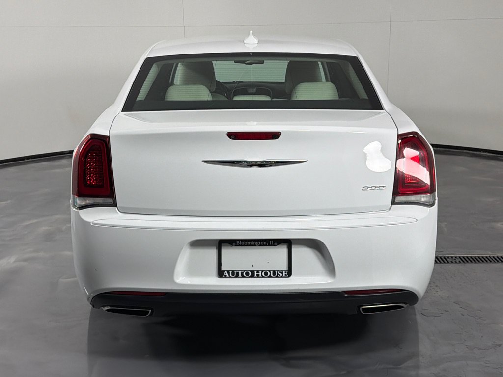 Used 2019 Chrysler 300 Touring w/ Sport Appearance Package RWD image 6