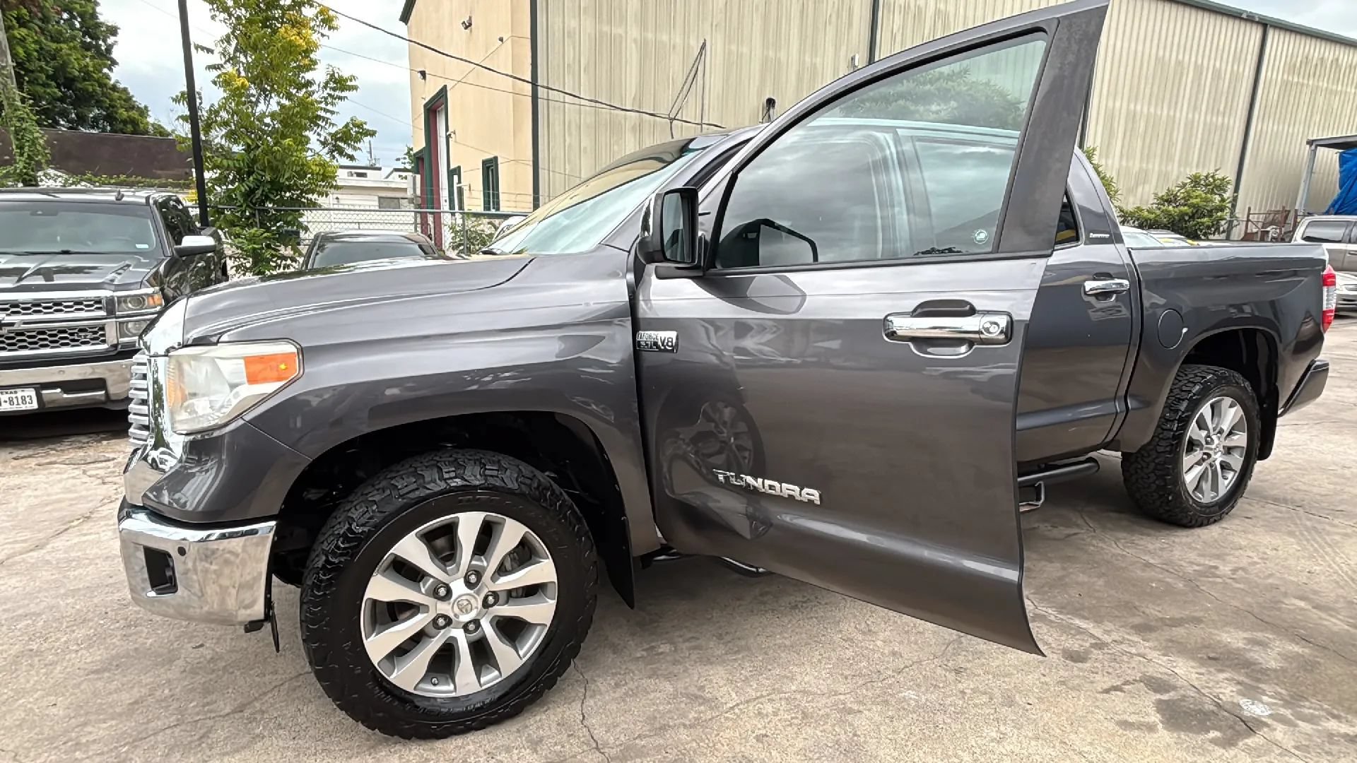 Used 2017 Toyota Tundra Limited w/ Limited Premium Package AWD/4WD image 34