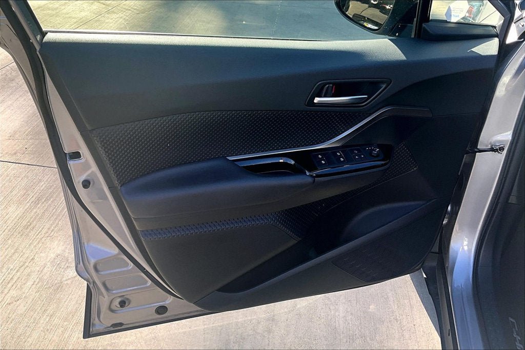 Used 2019 Toyota C-HR XLE FWD image 25