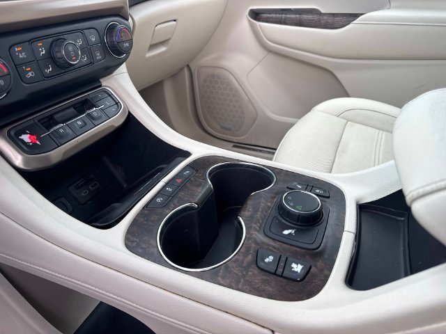 Used 2020 GMC Acadia Denali w/ Technology Package FWD image 27