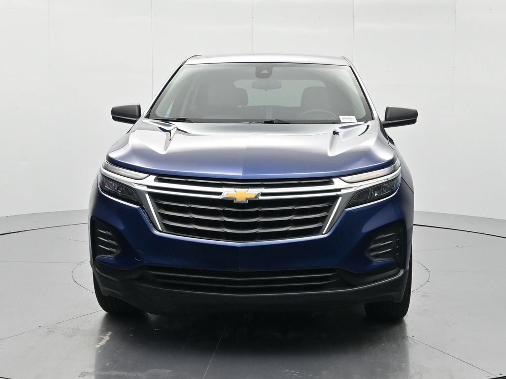 Used 2023 Chevrolet Equinox LS w/ LS Convenience Package FWD image 2