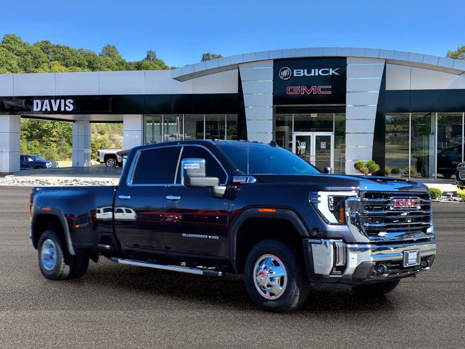 Used 2024 GMC Sierra 3500 SLT w/ SLT Premium Package AWD/4WD image 1