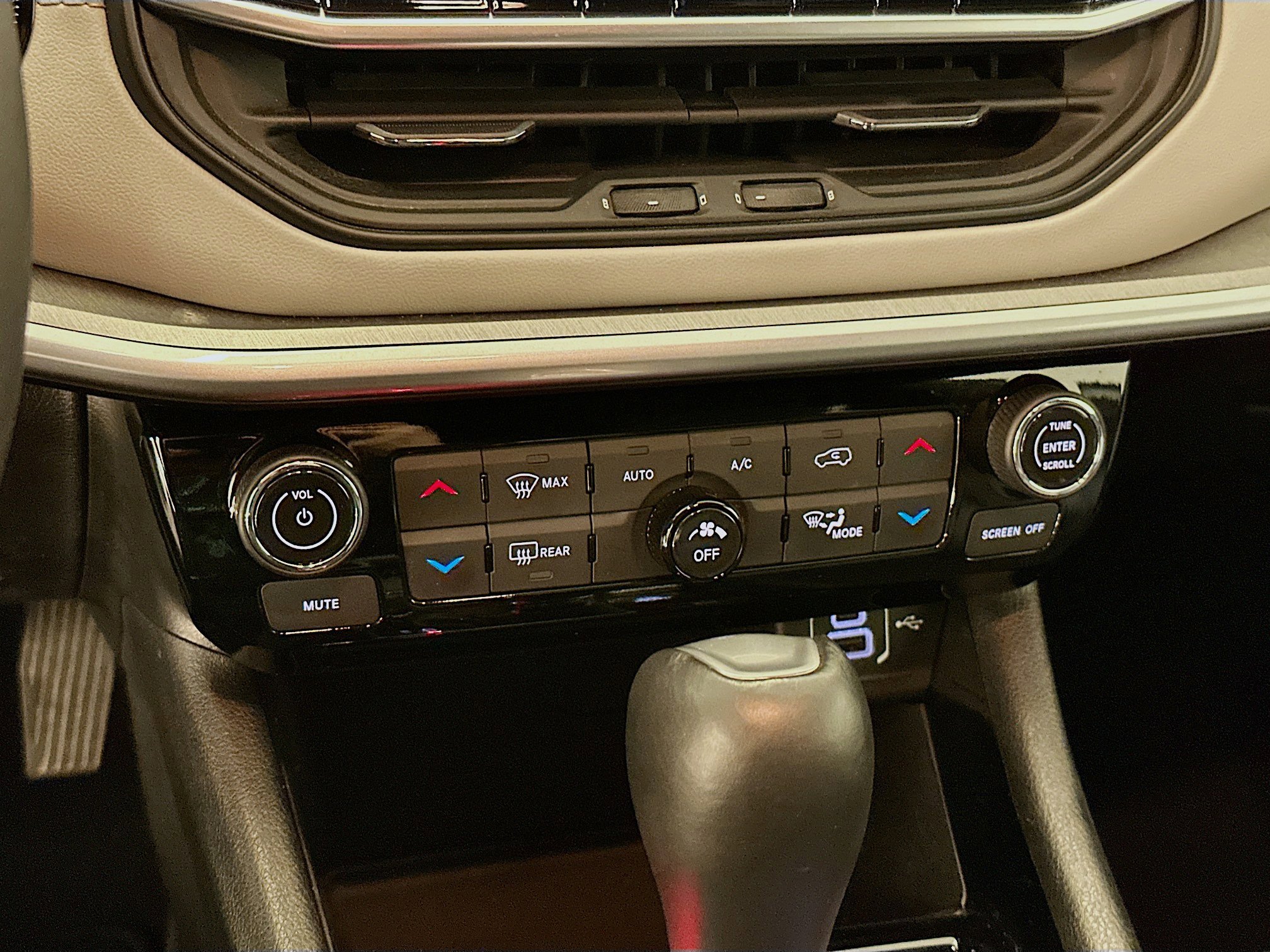 Used 2025 Jeep Compass Limited image 23