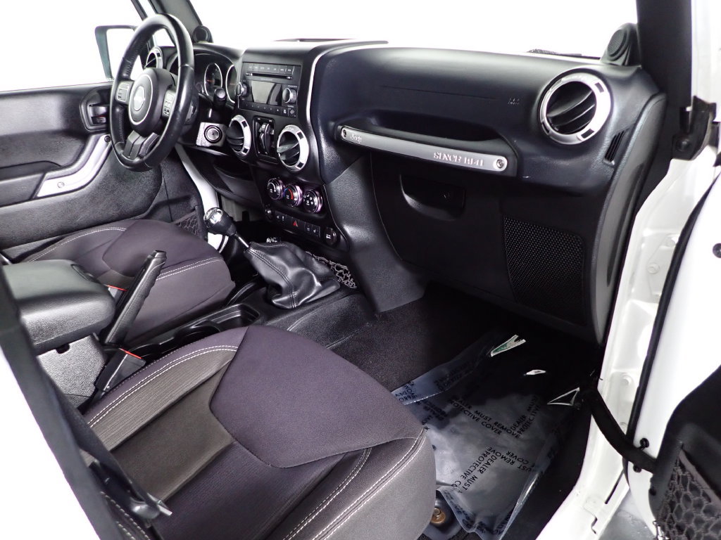 Used 2013 Jeep Wrangler Unlimited Sahara w/ Dual Top Group AWD/4WD image 31