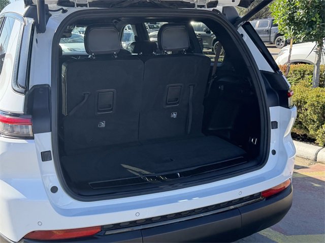 Used 2023 Jeep Grand Cherokee L Laredo image 24