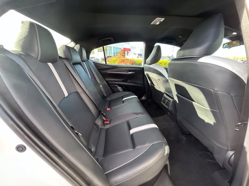 Used 2025 Toyota Camry SE FWD image 13