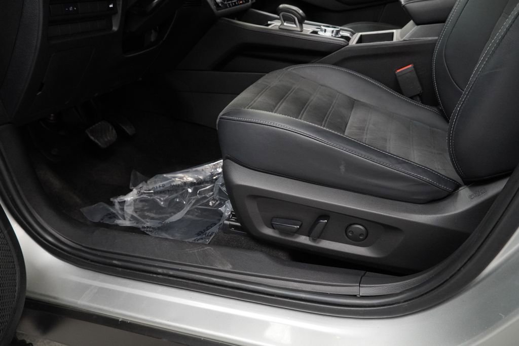 Used 2024 Mitsubishi Outlander SE image 42