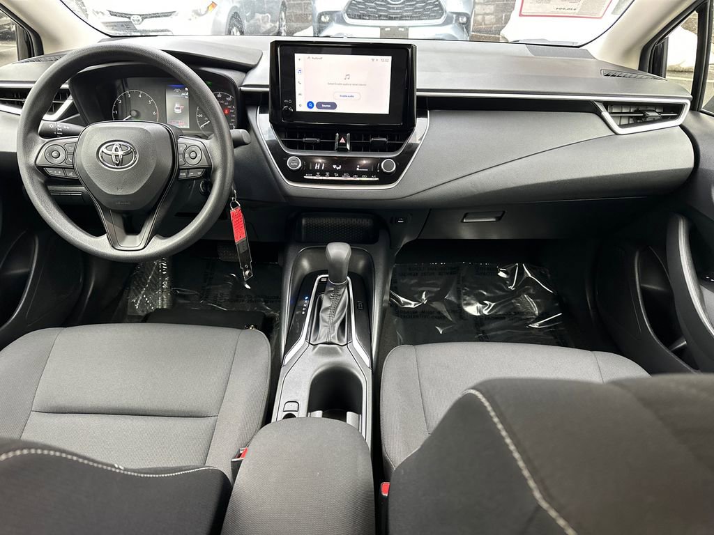 Used 2025 Toyota Corolla LE image 12