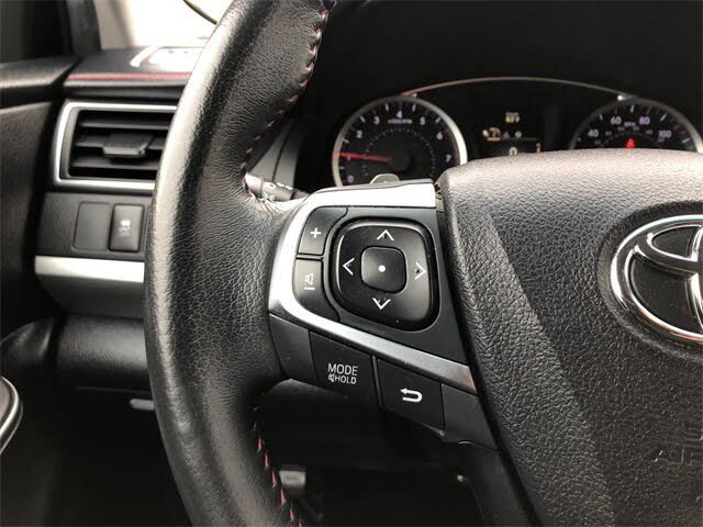 Used 2016 Toyota Camry image 9