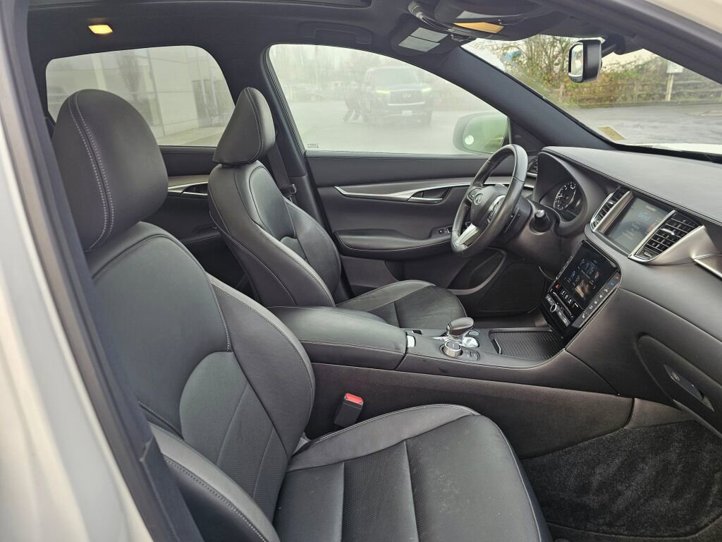 Used 2022 INFINITI QX50 Luxe w/ Appearance Package image 11