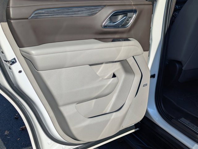 Used 2023 GMC Yukon SLT w/ SLT Luxury Package image 19