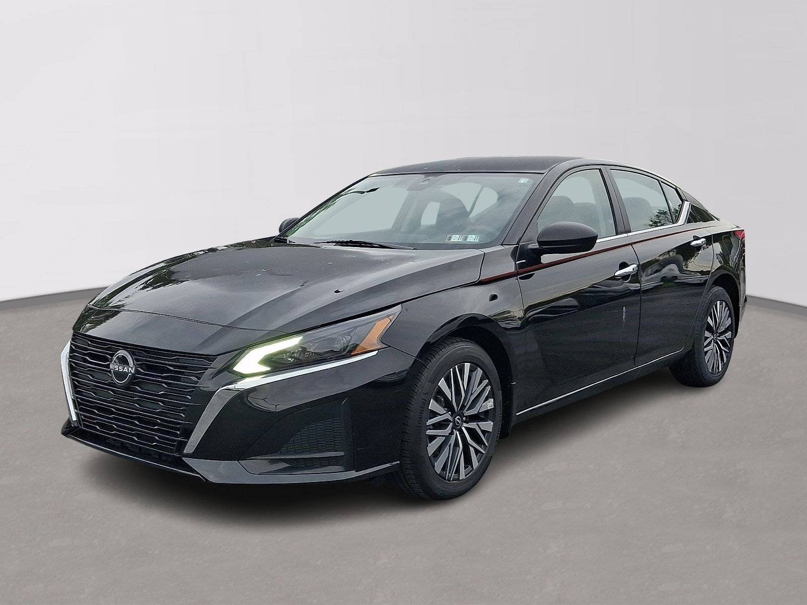 Used 2024 Nissan Altima 2.5 SV AWD/4WD image 3