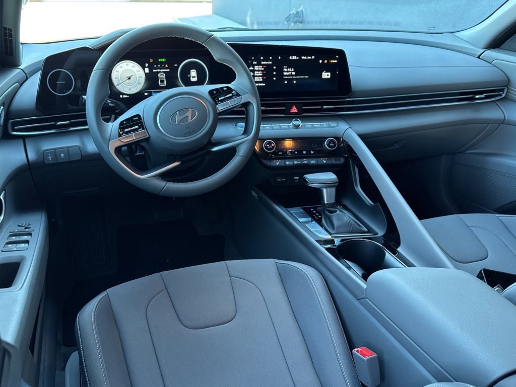 New 2025 Hyundai Elantra SEL image 7
