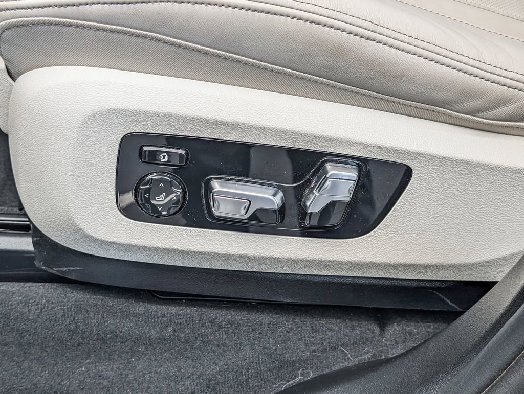 Used 2025 BMW X5 xDrive40i w/ Executive Package image 15