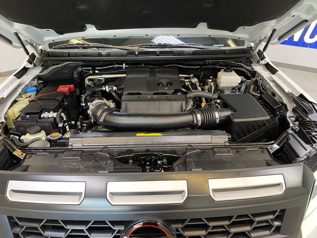Used 2025 Nissan Frontier PRO-4X AWD/4WD image 9