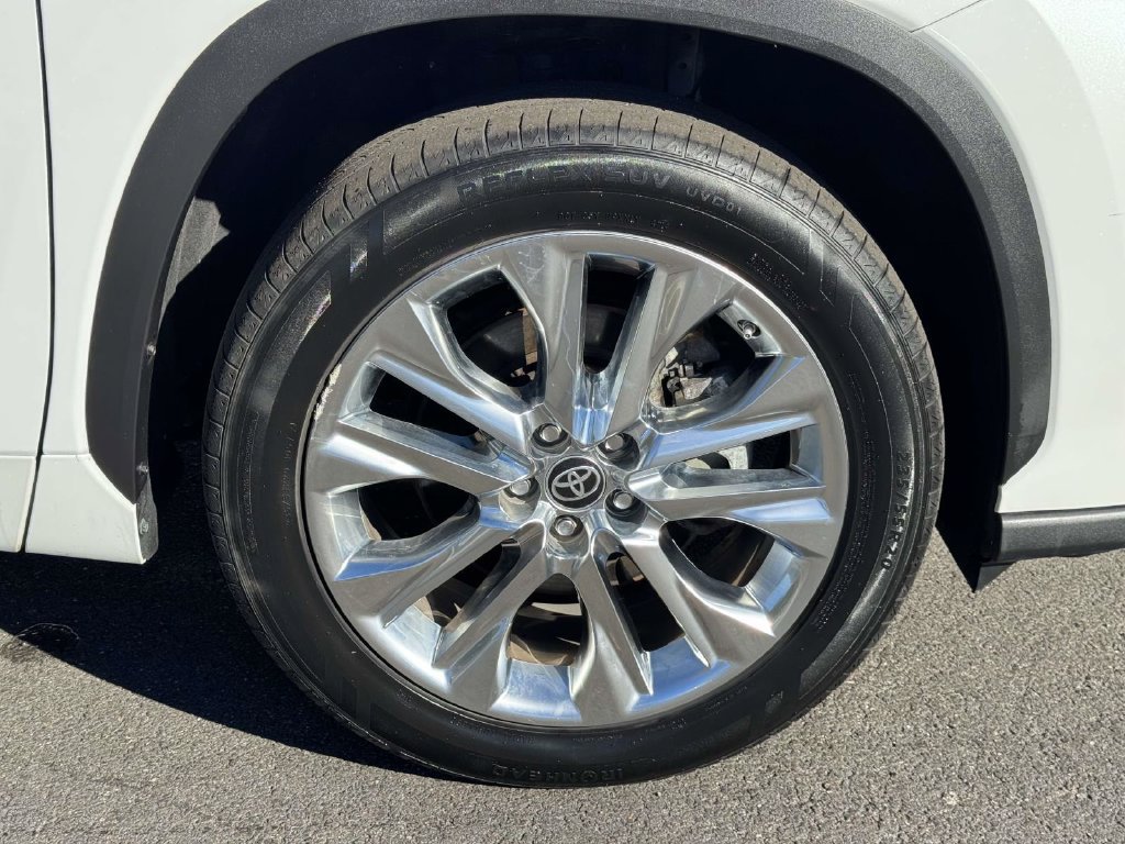 Used 2023 Toyota Highlander Limited FWD image 28