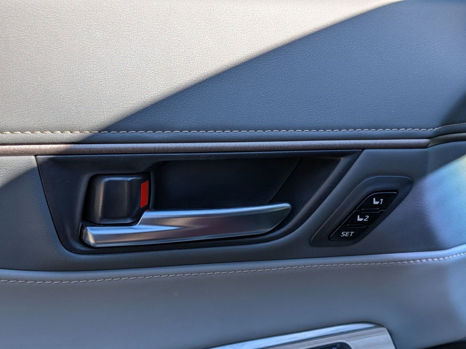 Used 2021 Toyota Venza XLE w/ Softex Package image 13