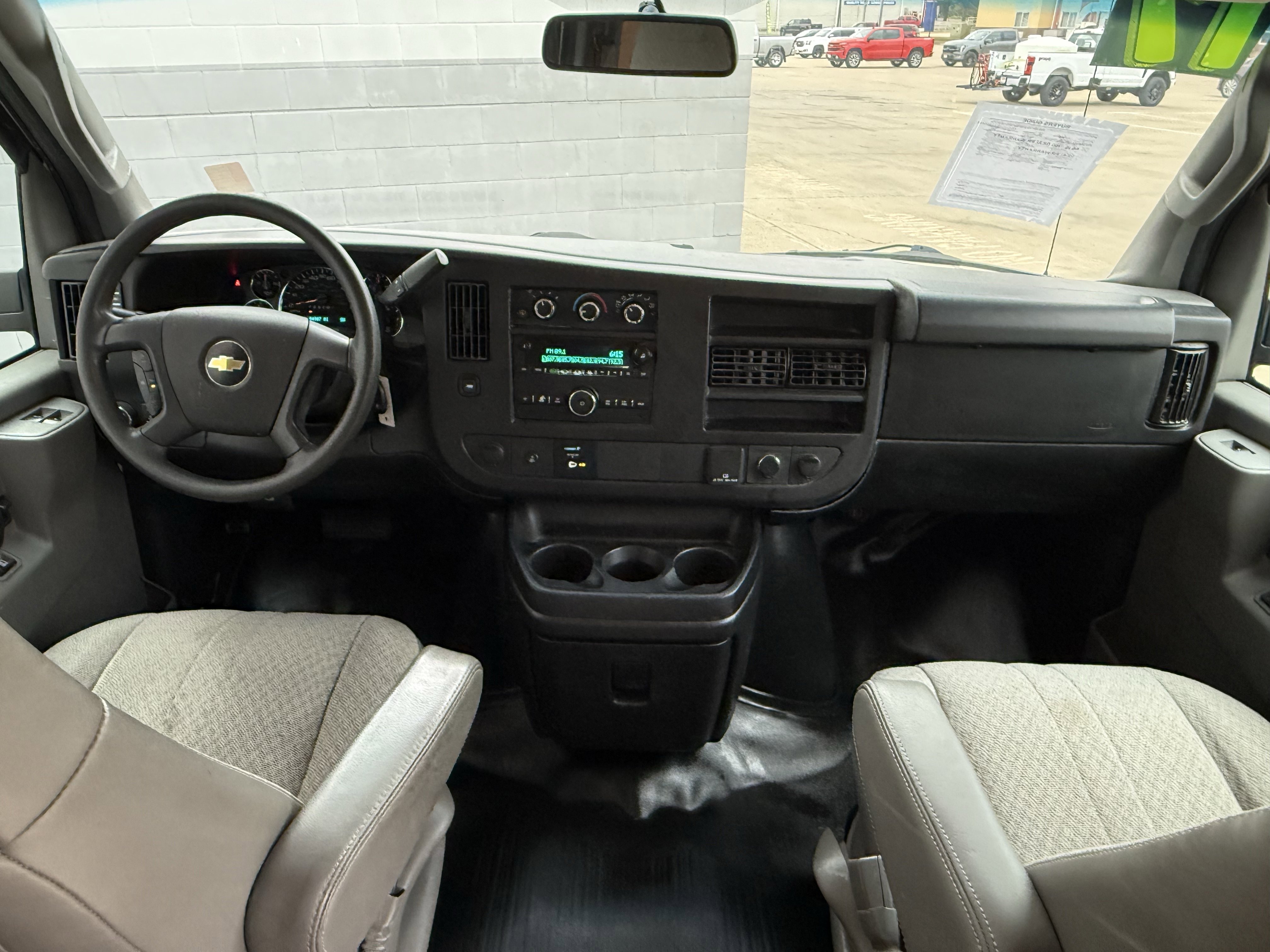 Used 2017 Chevrolet Express 2500 Extended image 8