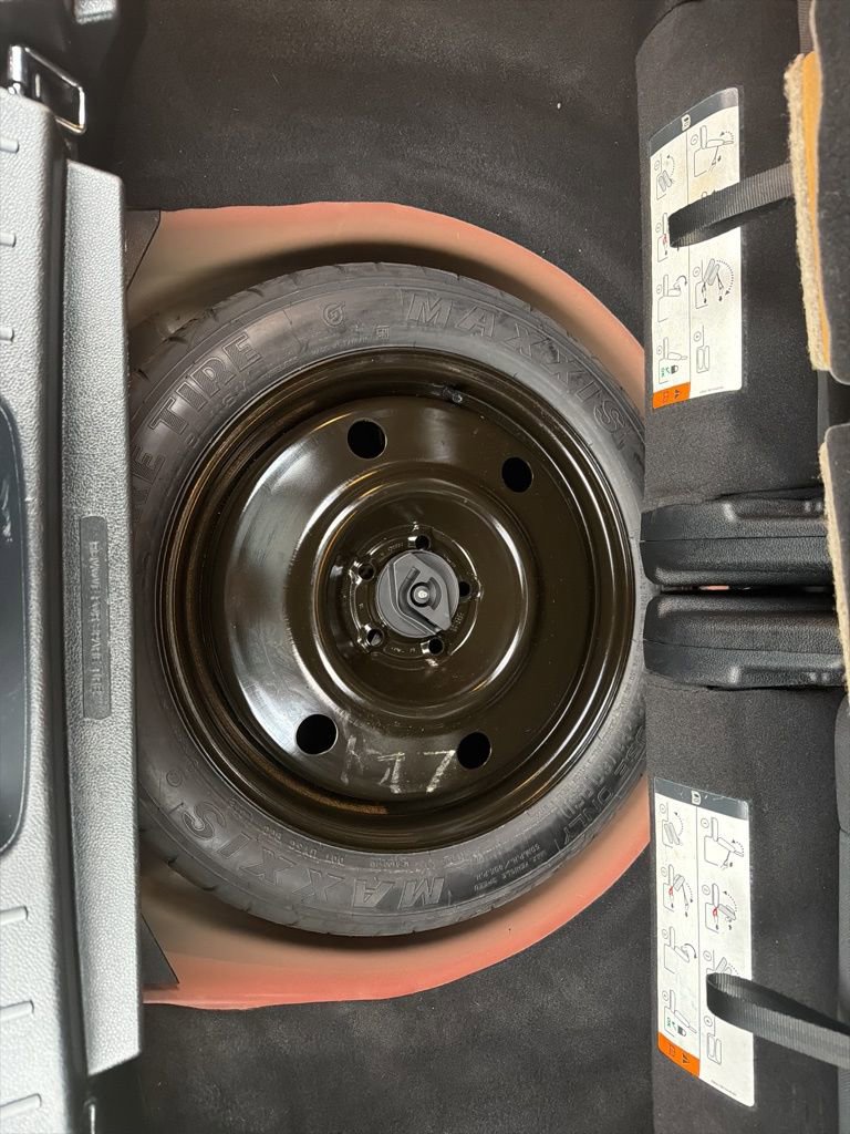 Certified 2018 Ford Explorer XLT w/ Equipment Group 201A image 41