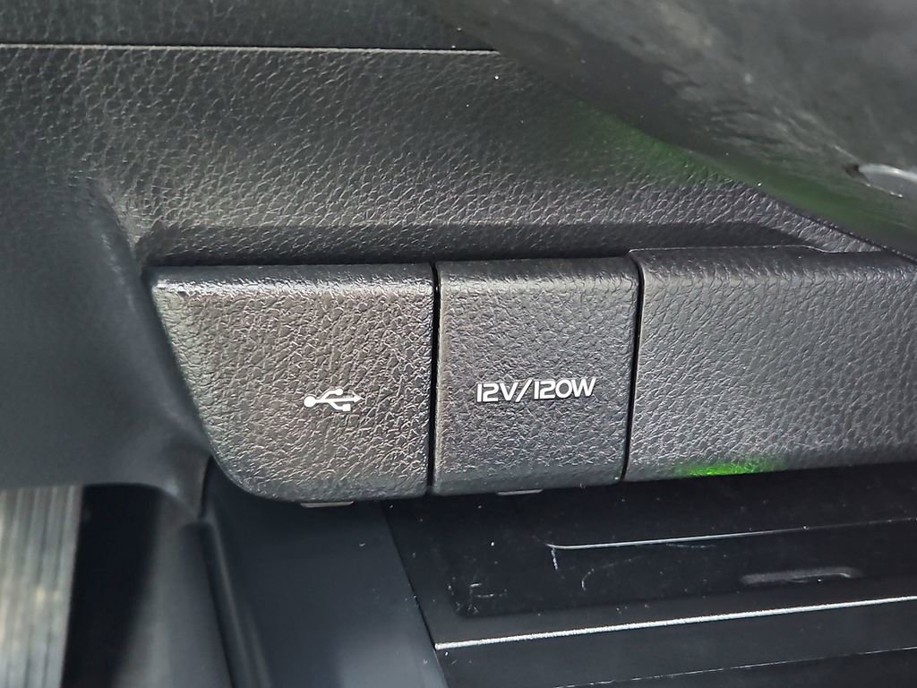 Used 2020 Toyota Camry XLE image 18