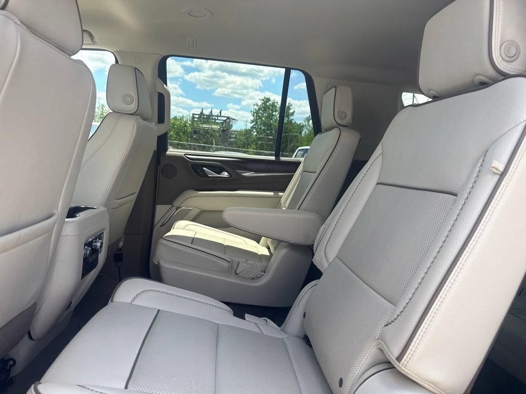 Used 2023 GMC Yukon Denali AWD/4WD image 14