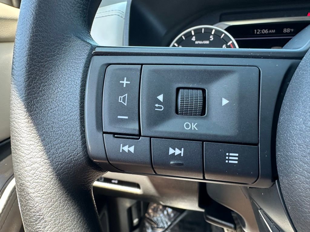 Used 2024 Nissan Rogue SV image 27