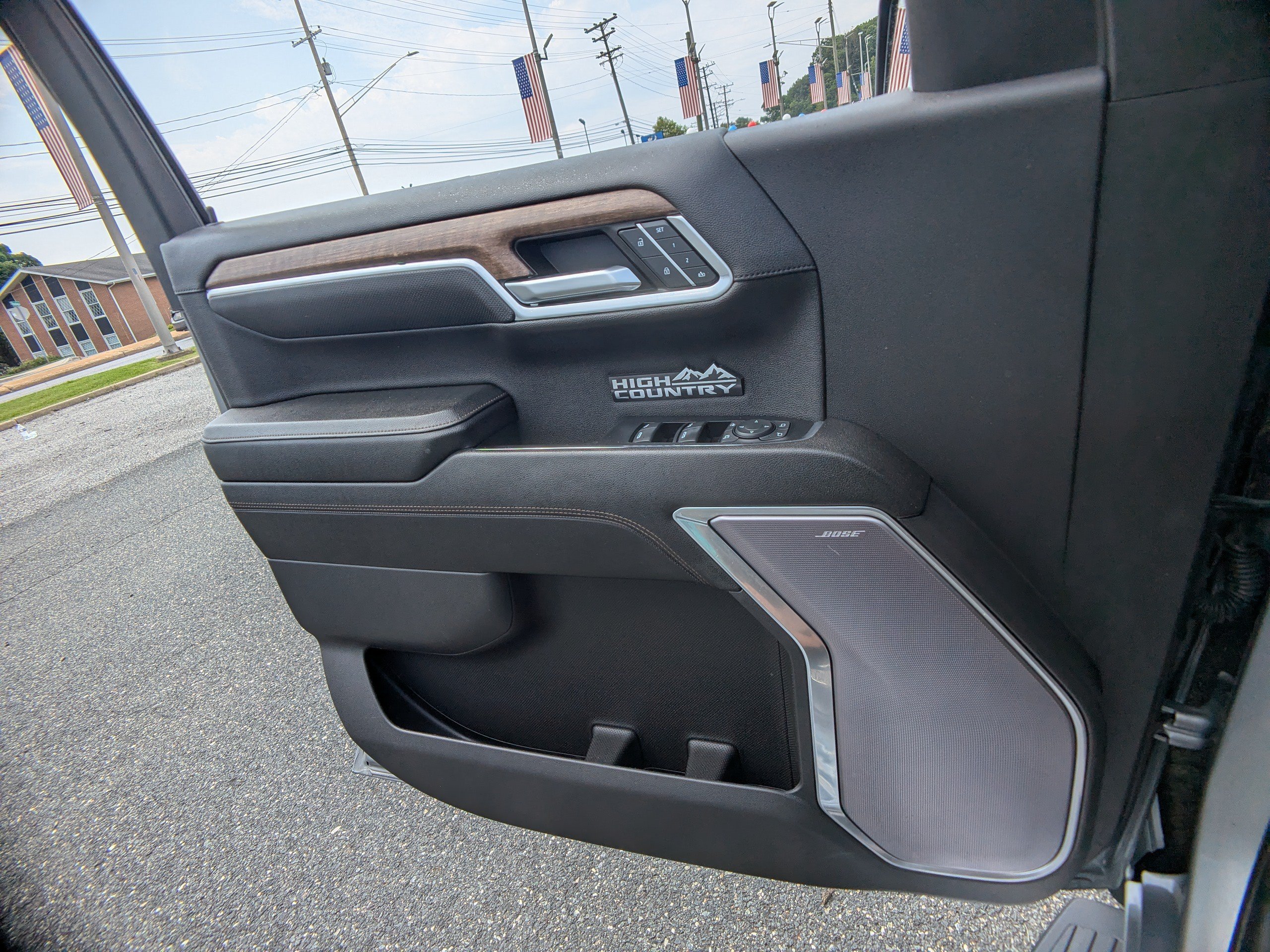 Used 2023 Chevrolet Silverado 1500 High Country w/ Z71 Off-Road Package AWD/4WD image 24