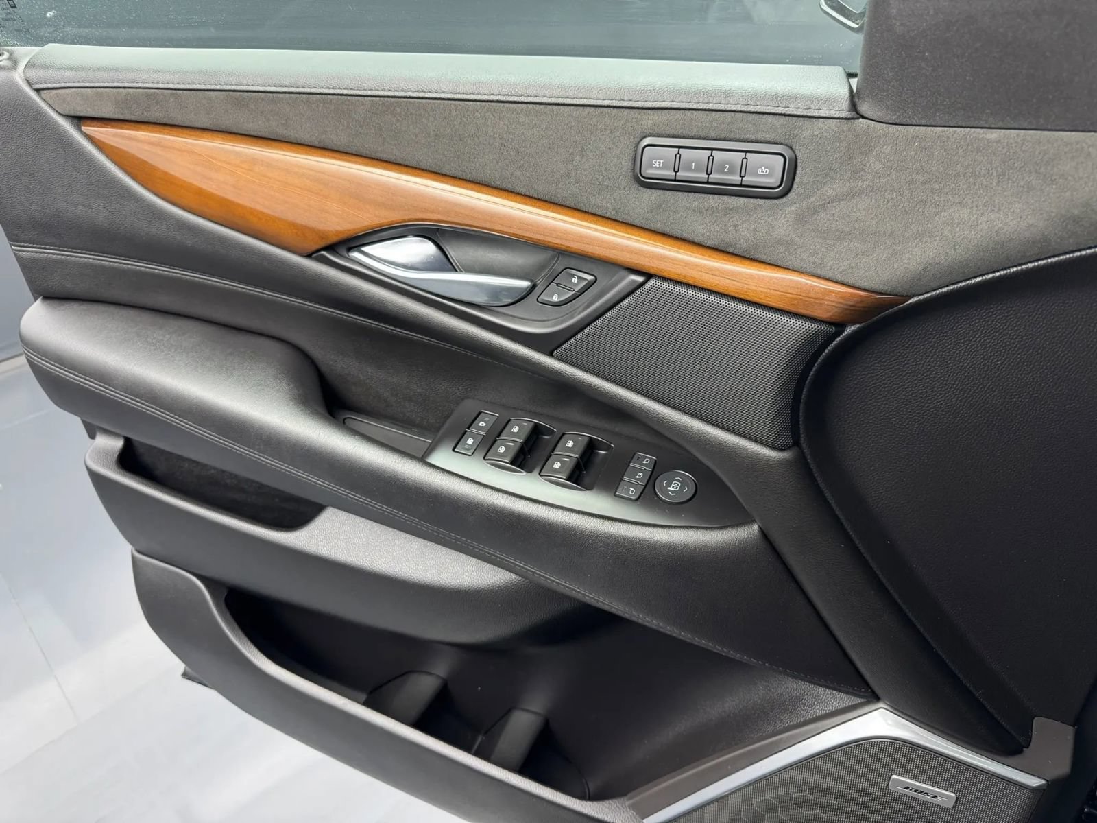Used 2019 Cadillac Escalade Luxury AWD/4WD image 22