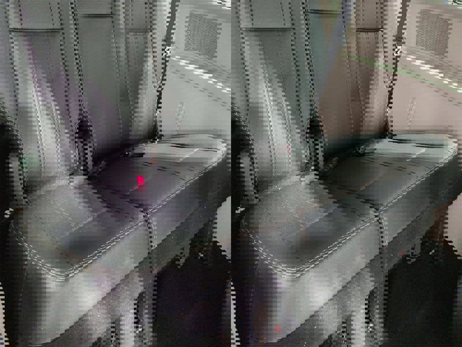 Used 2015 Chrysler Town & Country Touring-L w/ Driver Convenience Group image 36