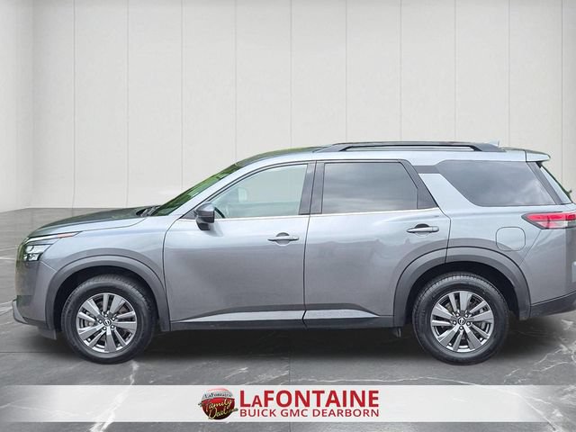 Used 2024 Nissan Pathfinder SV AWD/4WD image 2