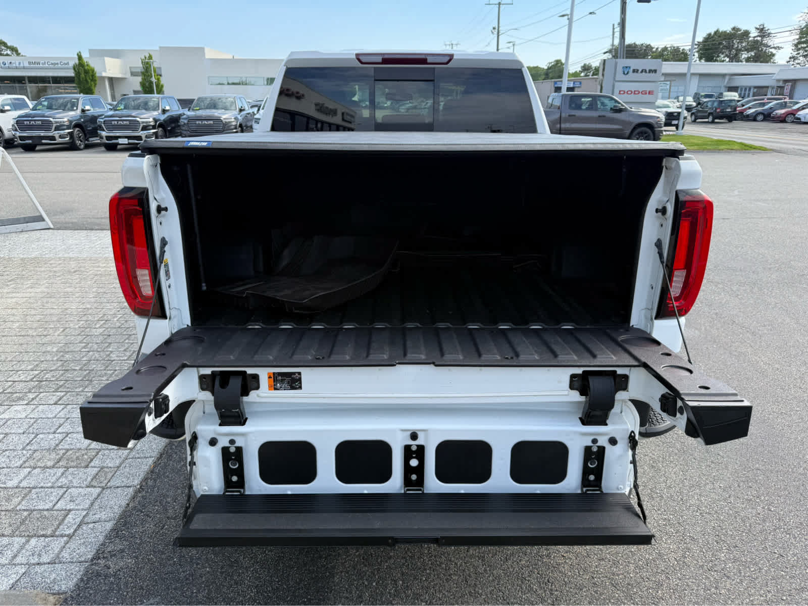 Used 2019 GMC Sierra 1500 SLT w/ SLT Premium Plus Package AWD/4WD image 10