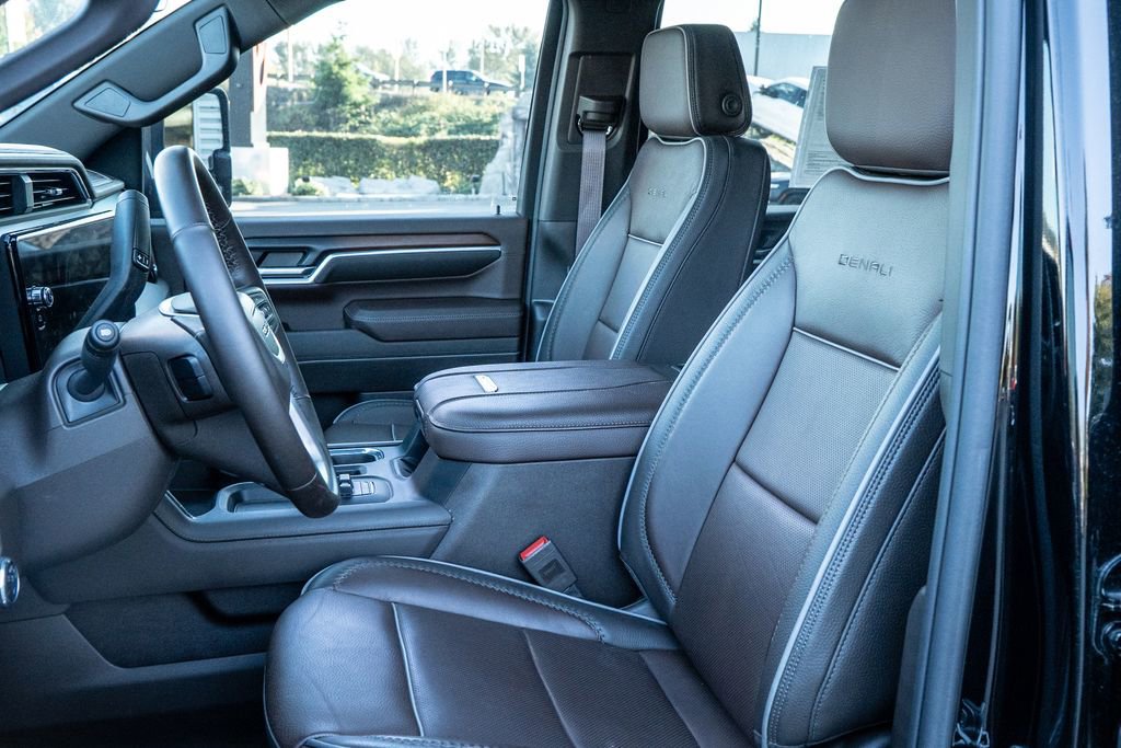 Used 2024 GMC Sierra 3500 Denali w/ Denali Reserve Package image 11